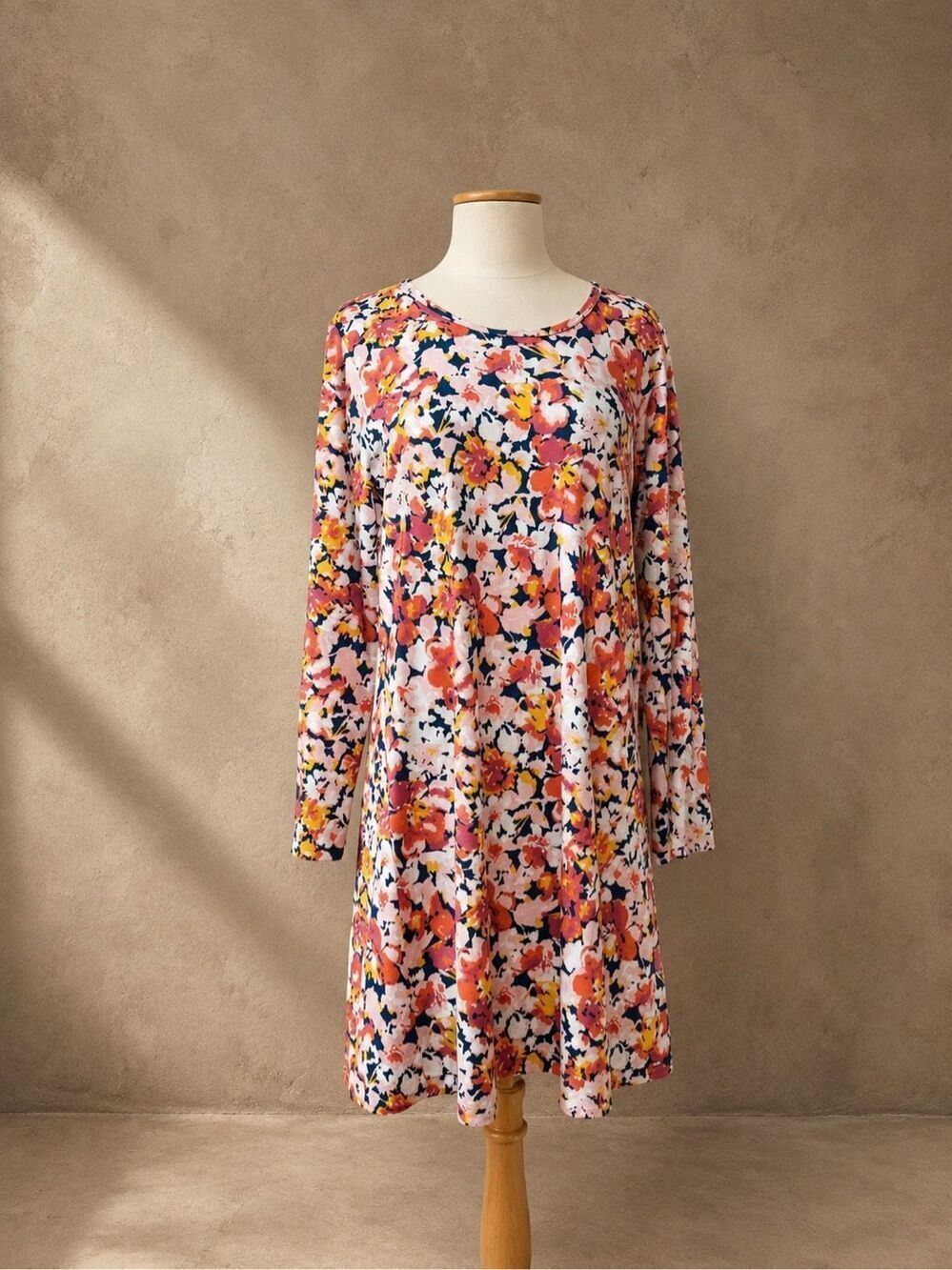 Lands’ End Sz M dress floral casual knit long sleeves knee length
